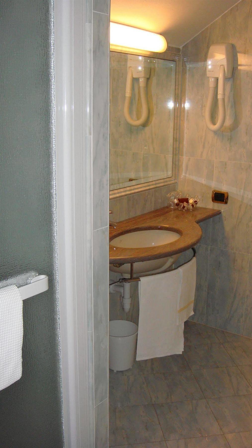 Albergo Corona Домодоссола Экстерьер фото